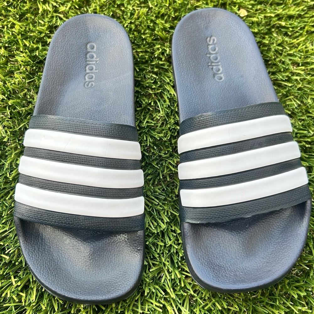 Adidas Adilette Black and White Shower Slides in Excellent Condition SZ 7 COMFY